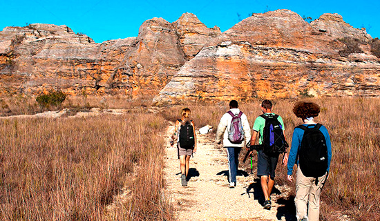 trekk to isalo national park 